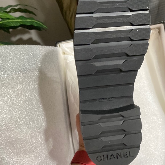 100% Auth NIB 2020 Chanel Interlocking CC Combat Boots 2 Tone 36.5 EUR sz US 6.5 - Picture 2 of 7